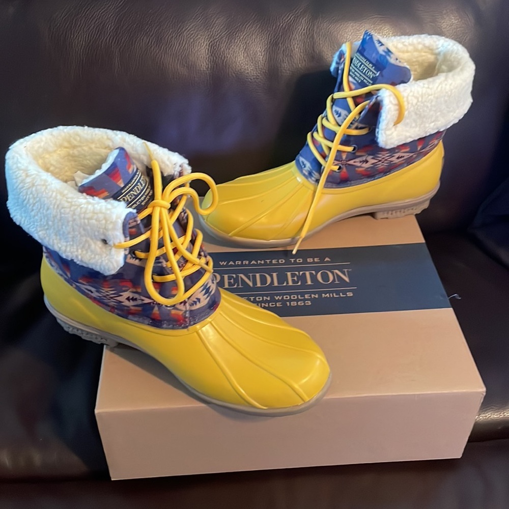 Pendleton Yellow Tucson Duck Mid Boot - Picture 2 of 8